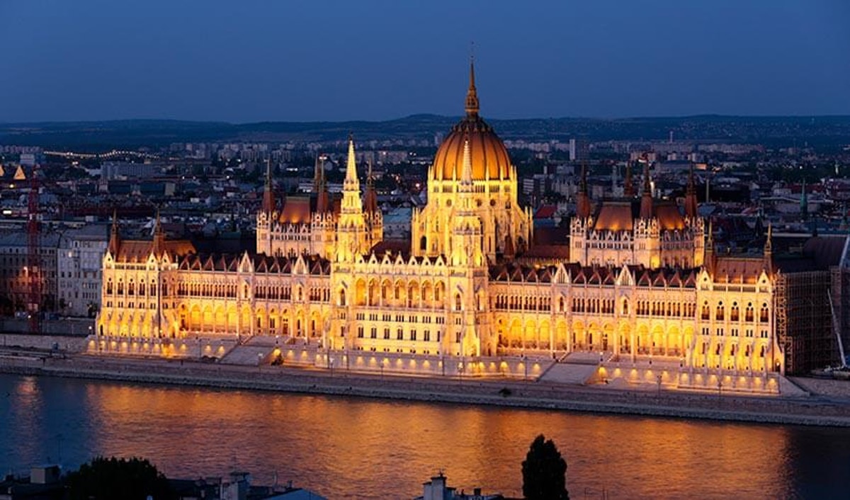 The hungarian parliament building lit up at night.