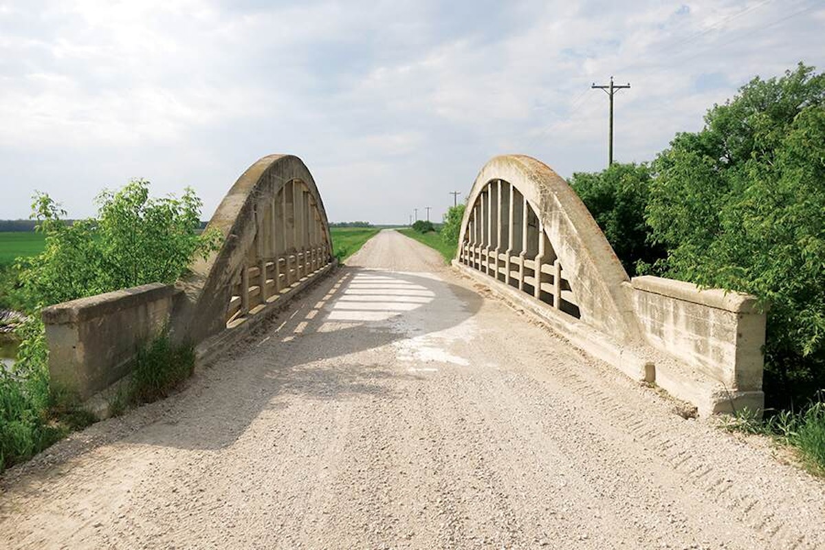 Roadside arch bridge