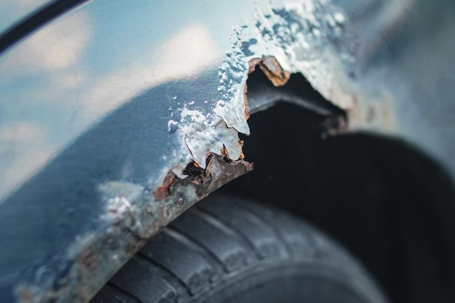A close up of a rusted car.