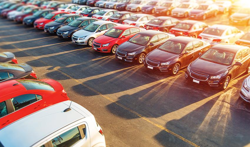 Many cars are parked in a parking lot.